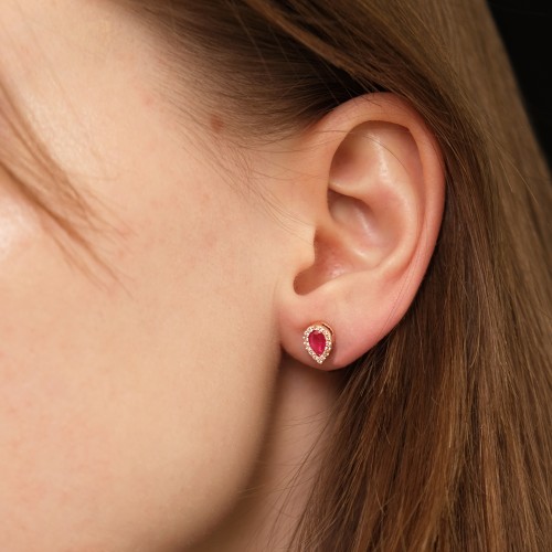 Золоті сережки-пусети з діамантами і рубінами. Артикул: 005524