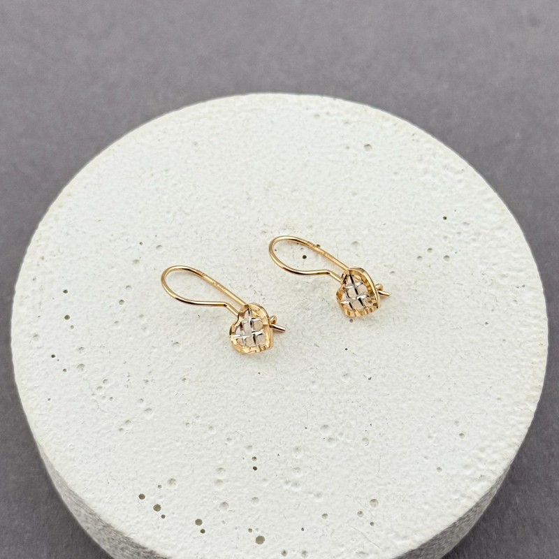 Золоті сережки Серце з алмазною гранню. Артикул: 010404