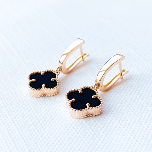 Золотые серьги-подвески Клевер с ониксом. Артикул 004992