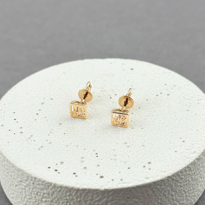 Золоті сережки-пусети Love з плаваючими фіанітами. Артикул: 010400