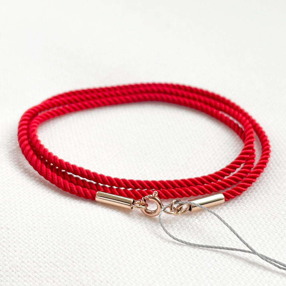 Червоний шовковий ювелірний шнурок 2мм із золотим замком. Артикул: 004125