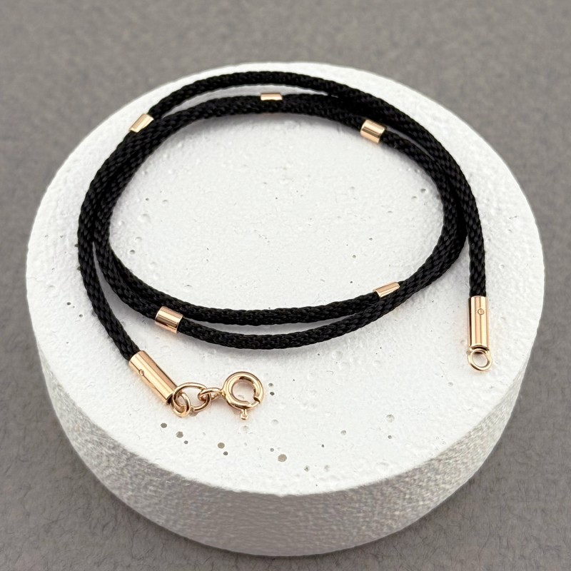 Шовковий шнурок із золотими вставками. Артикул: 010459